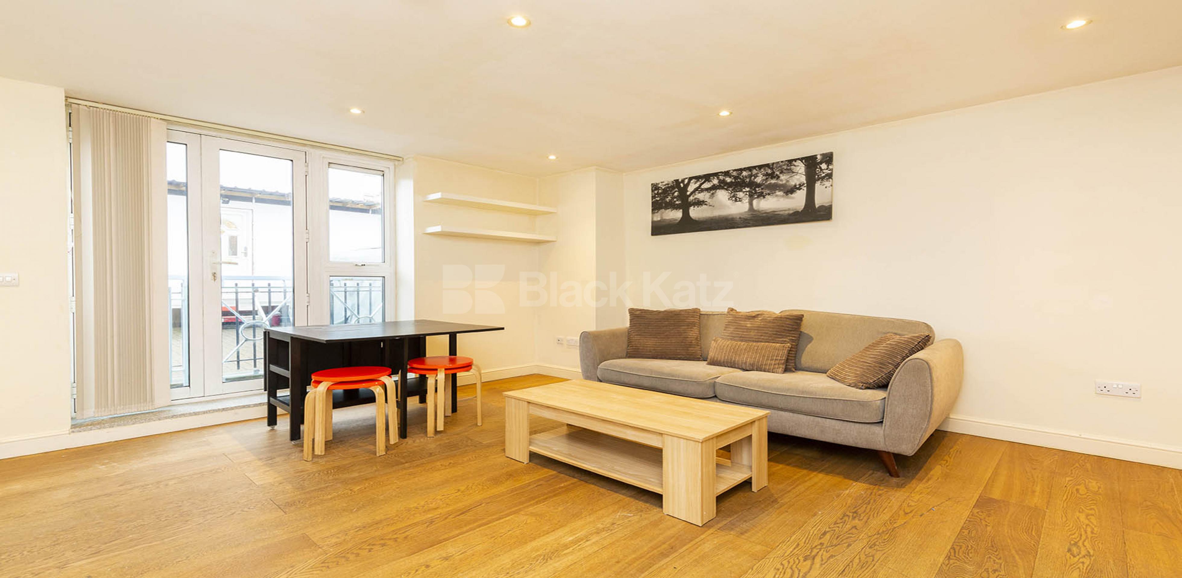 Modern two double bedrrom flat in a private gated development close to shops. Hornsey High Street, Hornsey N8
